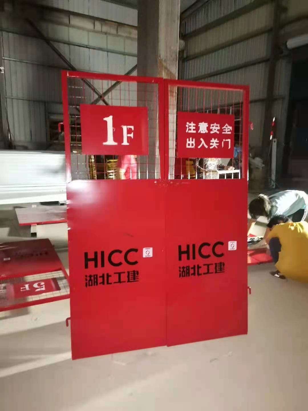义县施工电梯防护门